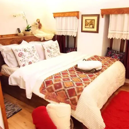 Chalet Ela's In Old Bazaar *