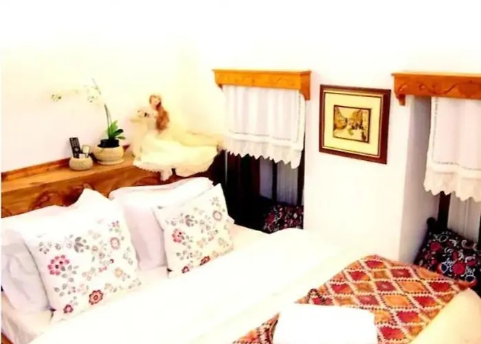 Chalet Ela's In Old Bazaar