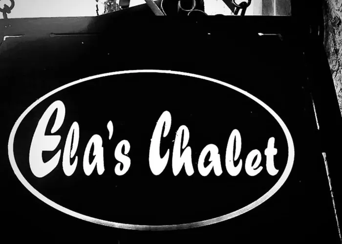 Ela's In Old Bazaar Chalet *