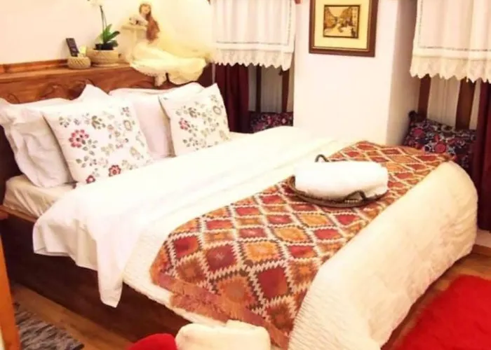 Chalet Ela's In Old Bazaar *
